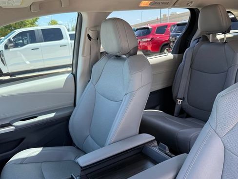 Used 2024 Toyota Sienna Limited AWD/4WD image 12
