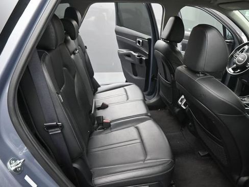 Used 2024 Kia Sorento S FWD image 16