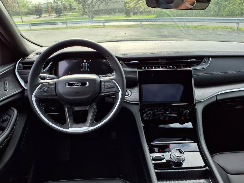 Certified 2025 Jeep Grand Cherokee Limited AWD/4WD image 14