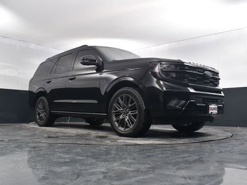 Used 2025 Ford Expedition Platinum w/ Stealth Performance Package image 52