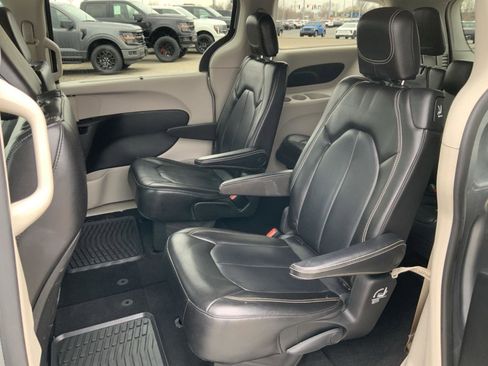 Used 2020 Chrysler Voyager Lxi image 48