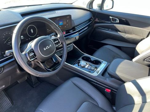 Used 2025 Kia Carnival SX Prestige image 18