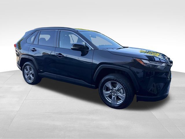Used 2025 Toyota RAV4 LE AWD/4WD image 7