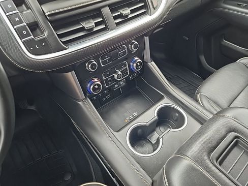 Used 2023 GMC Yukon SLT w/ SLT Premium Package image 22