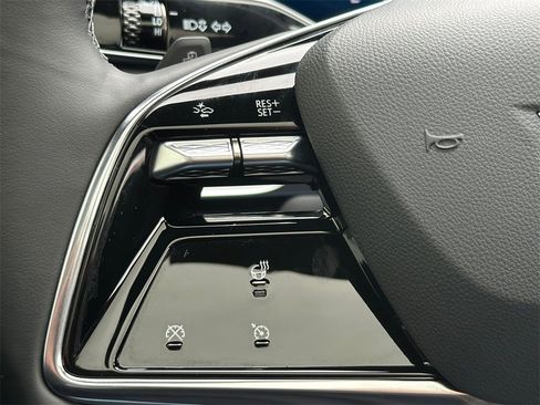Used 2025 Cadillac Lyriq Sport image 33