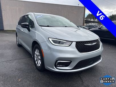 Used 2024 Chrysler Pacifica Touring-L