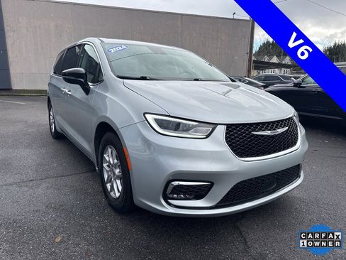 Used 2024 Chrysler Pacifica Touring-L image 1