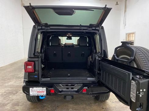 Used 2022 Jeep Wrangler Unlimited Sahara AWD/4WD image 9
