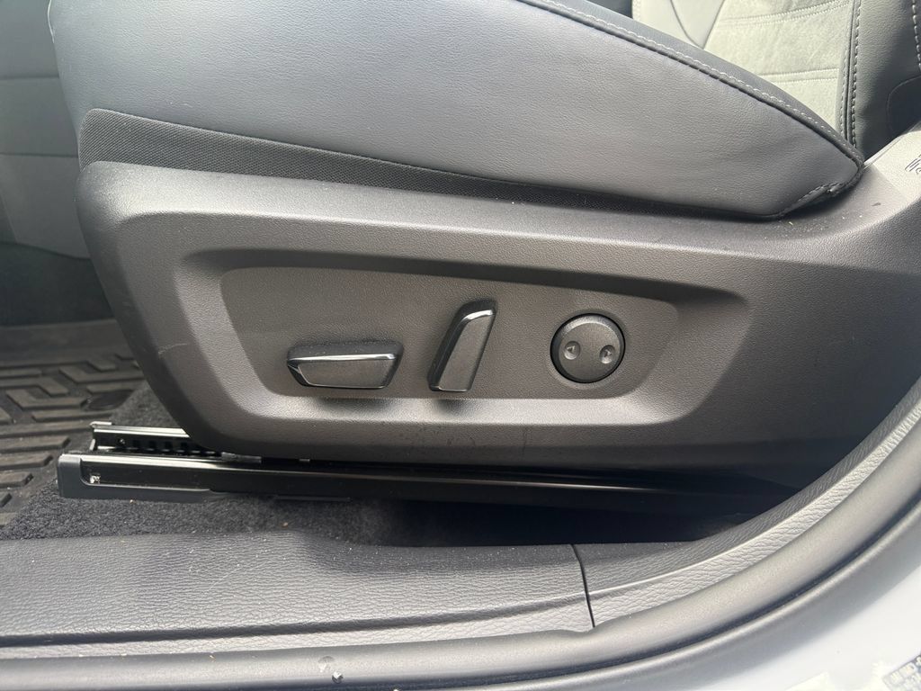Used 2026 Mitsubishi Outlander AWD image 13