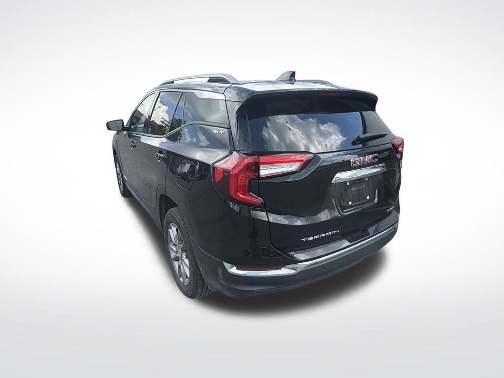 Used 2024 GMC Terrain SLT AWD/4WD image 3
