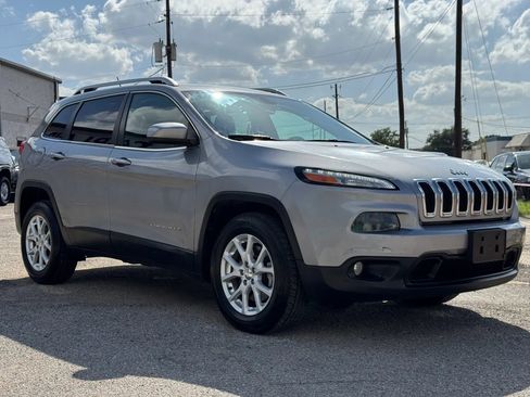 Used 2015 Jeep Cherokee Latitude w/ Comfort/Convenience Group AWD/4WD image 9