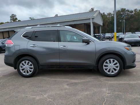 Used 2016 Nissan Rogue S w/ Appearance Package image 4
