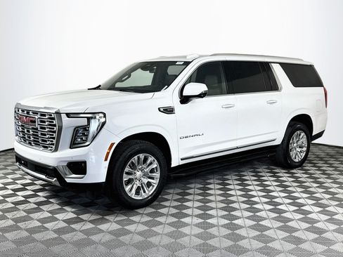 Used 2025 GMC Yukon XL Denali RWD image 4