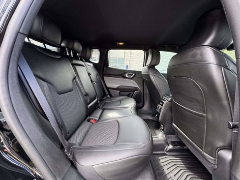 Used 2025 Jeep Compass Latitude w/ Convenience Group AWD/4WD image 11