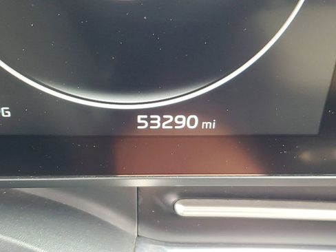 Used 2022 Kia Carnival SX Prestige image 31