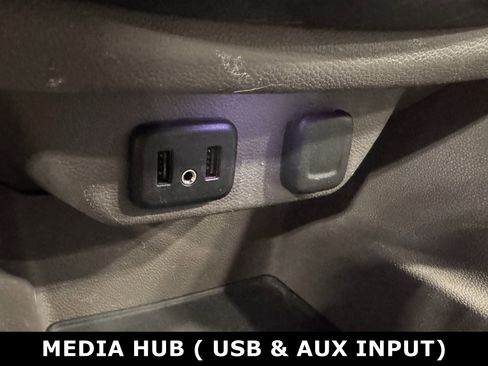 Used 2018 Chevrolet Traverse LT image 9