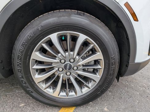 Used 2020 Lincoln Nautilus Premier w/ Equipment Group 101A image 10