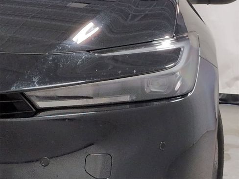 Used 2023 Toyota Prius LE image 11