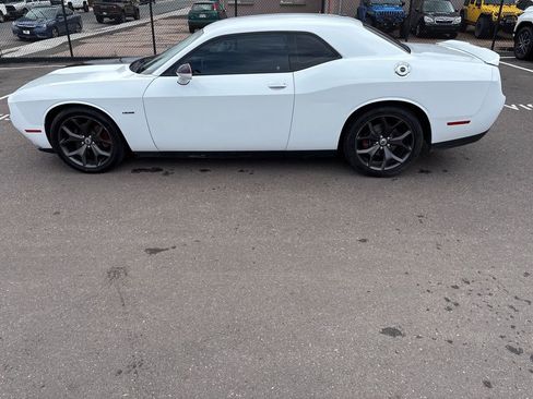 Used 2019 Dodge Challenger R/T RWD image 4