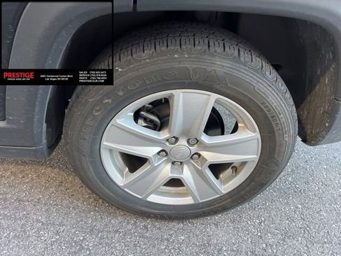 Used 2022 Jeep Compass Latitude image 11