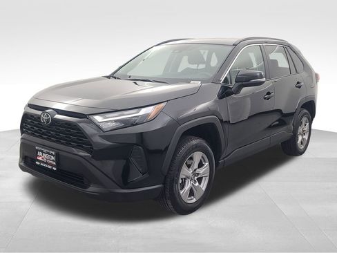 Used 2025 Toyota RAV4 XLE image 9