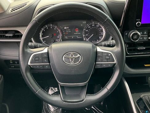 Used 2023 Toyota Highlander XLE image 22
