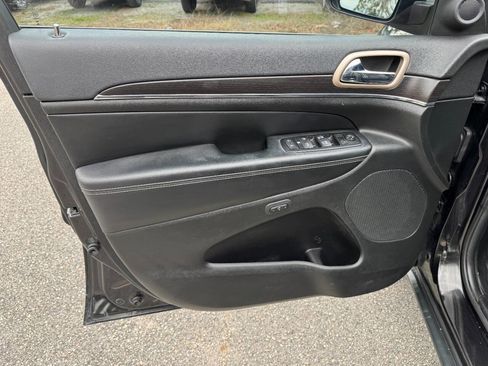 Used 2015 Jeep Grand Cherokee Limited image 38
