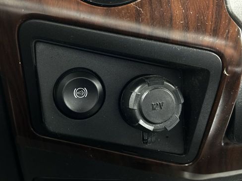 Used 2016 Ford F250 Lariat w/ Lariat Interior Package AWD/4WD image 25
