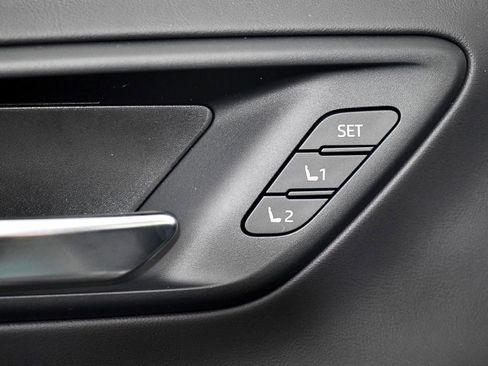 Used 2023 Toyota Crown Platinum image 19