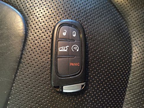 Used 2019 Jeep Cherokee Limited AWD/4WD image 32