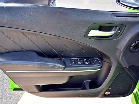 Used 2017 Dodge Charger R/T Scat Pack w/ Technology Group RWD image 10