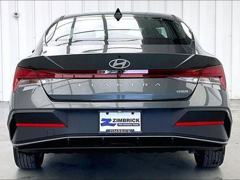 New 2026 Hyundai Elantra Hybrid FWD image 23