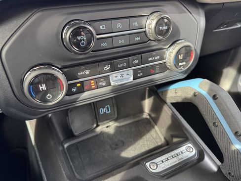 Used 2023 Ford Bronco Wildtrak image 14