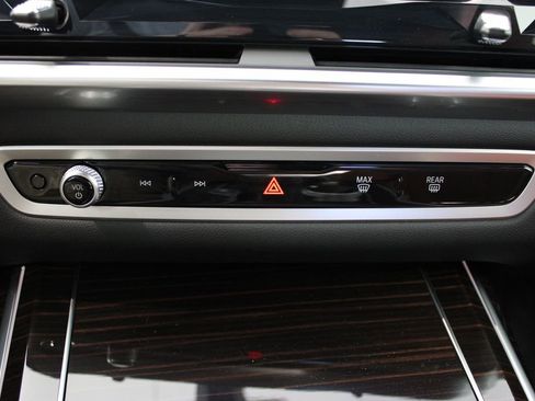 Used 2025 BMW X7 M60i image 17