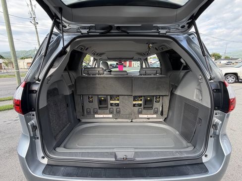 Used 2017 Toyota Sienna XLE FWD image 15