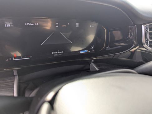 Used 2023 Jeep Wagoneer L Series III w/ Premium Group I image 8