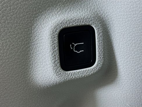 Used 2018 Jeep Compass Limited w/ Navigation Group image 30