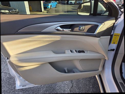 Used 2018 Lincoln MKZ Premiere image 13