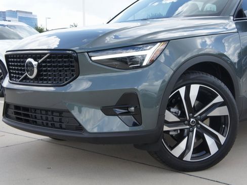 New 2026 Volvo XC40 B5 Plus w/ Protection Package Premier image 23