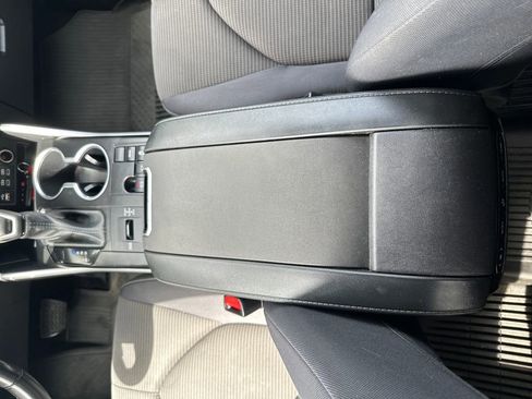 Used 2023 Toyota Highlander LE FWD image 19