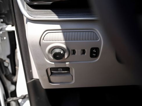 Used 2023 Jeep Wagoneer L Series III w/ Premium Group I AWD/4WD image 18