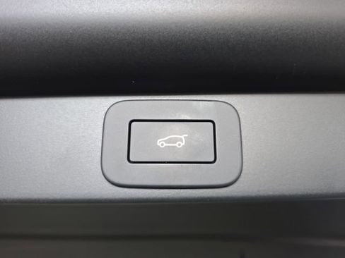 Used 2025 Land Rover Range Rover SE AWD/4WD image 25