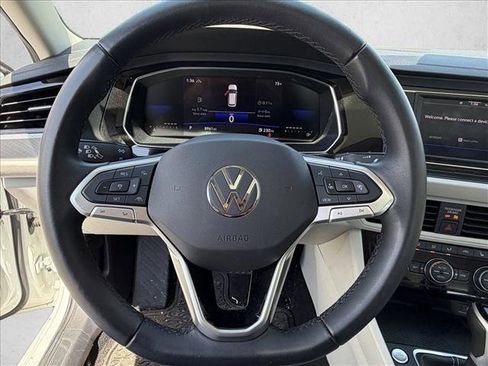 Used 2023 Volkswagen Jetta SE FWD image 14