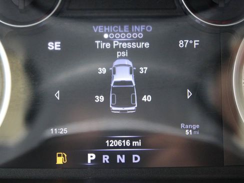 Used 2017 RAM 1500 Laramie w/ Convenience Group AWD/4WD image 23