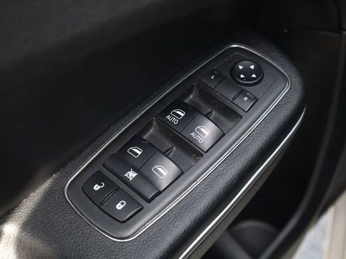 Used 2019 Chrysler 300 Touring w/ Sport Appearance Package image 11