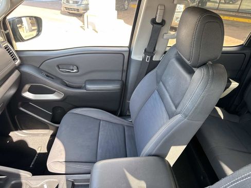 Used 2023 Nissan Frontier SV image 31