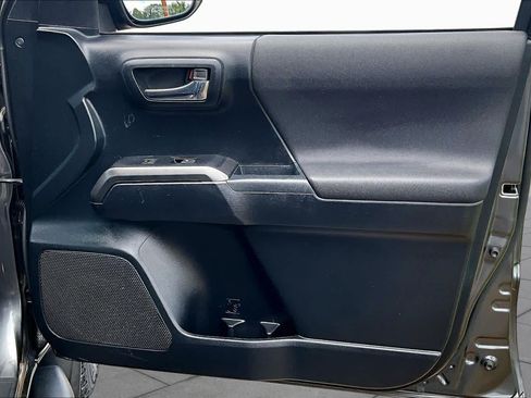 Used 2019 Toyota Tacoma TRD Sport AWD/4WD image 22