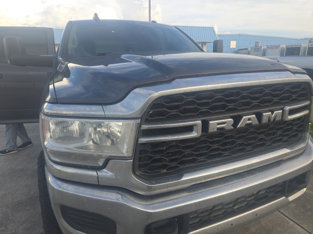 Used 2020 RAM 2500 Tradesman w/ Chrome Appearance Group AWD/4WD image 4