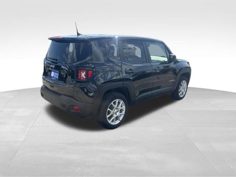 Used 2023 Jeep Renegade Latitude AWD/4WD image 7