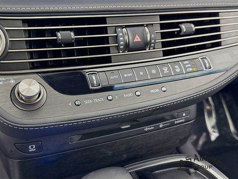 Used 2019 Lexus LS 500 w/ Accessory Package (Z2) image 20